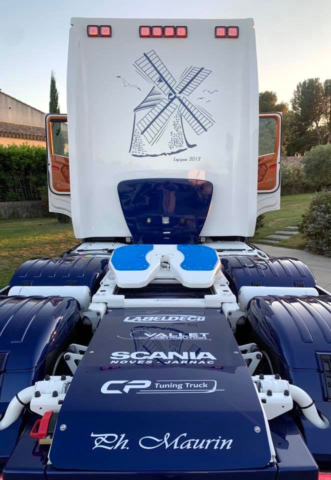 Miniature Scania S540 6x2 (1:50)